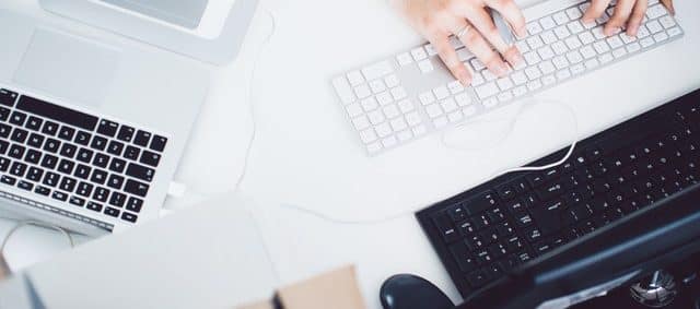 apple desk office working 8841 e1519742889667